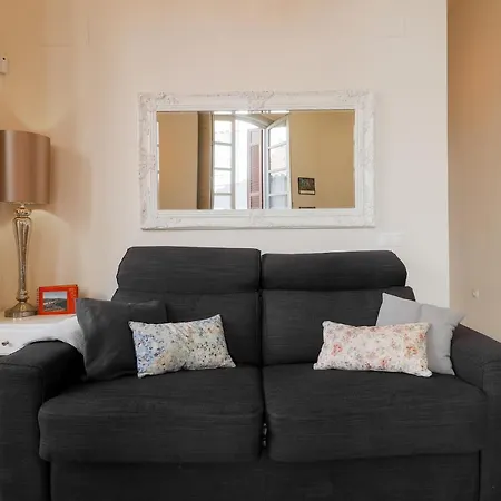 Flat 2 Bedrooms In The Center Apartment *