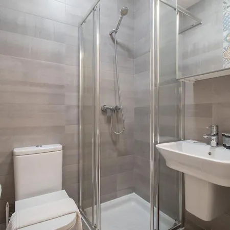 Flat 2 Bedrooms In The Center *